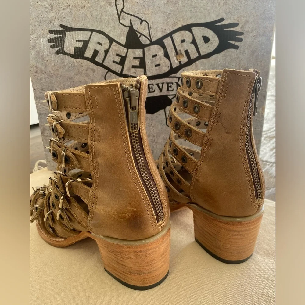 Freebird by Steven Cassandra Heeled Strappy Sandals Distressed Leather W6 Boho - Picture 4 of 15
